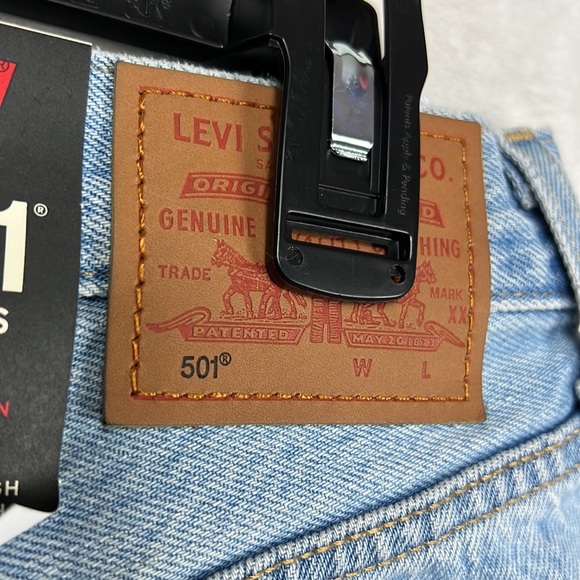 Levi's 501 Denim HighRise Light Blue Vintage Fray Hem Fitted Cotton Jean Shorts - Picture 6 of 12